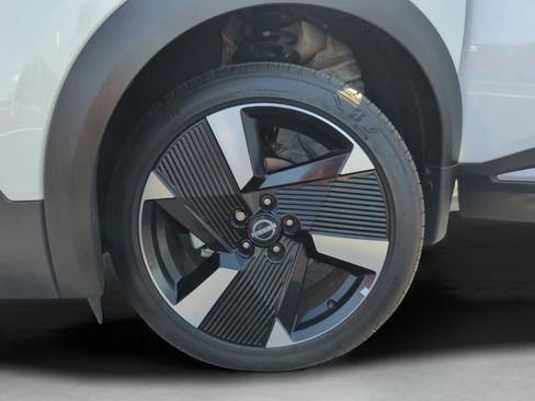 Certified 2025 Nissan Kicks SR FWD image 46