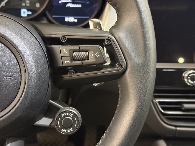 Certified 2026 Porsche Macan AWD/4WD image 22