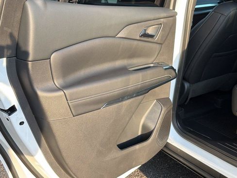 New 2027 Chevrolet Traverse LT w/ Midnight/Sport Edition FWD image 15
