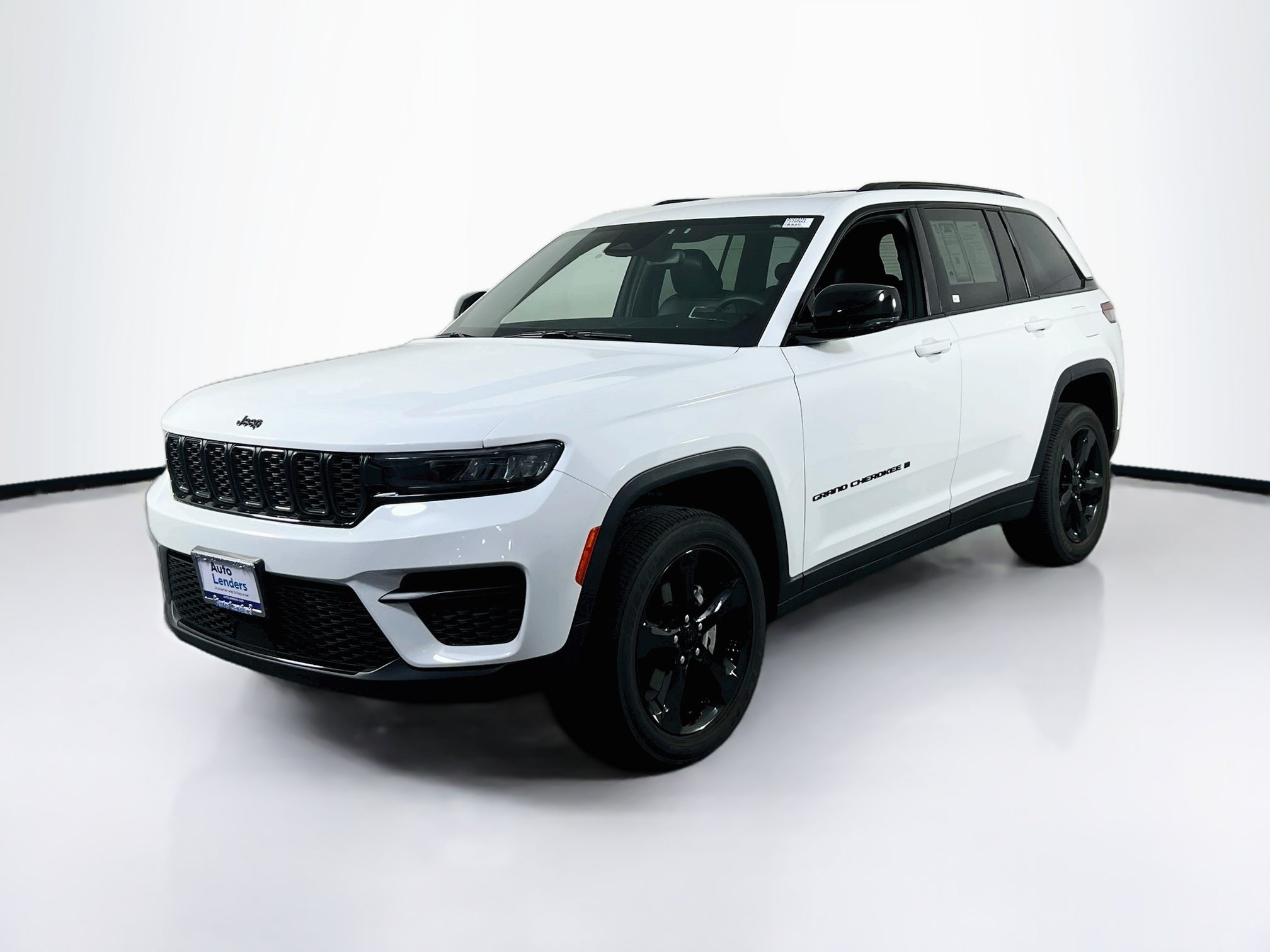 Used 2023 Jeep Grand Cherokee Altitude AWD/4WD image 1