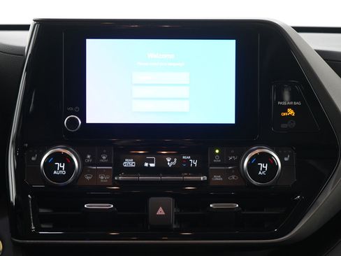 Used 2023 Toyota Highlander XLE image 21