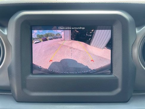 Used 2023 Jeep Wrangler Unlimited AWD/4WD image 21