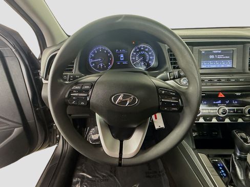Used 2020 Hyundai Elantra SE w/ Cargo Package (C1) FWD image 13