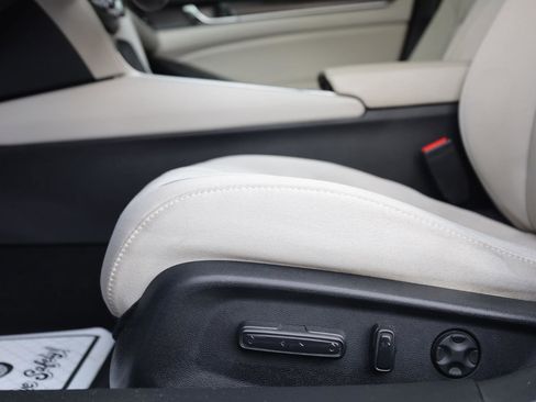 Used 2019 Honda Accord EX image 16