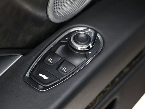 Used 2018 Aston Martin DB11 Coupe image 10