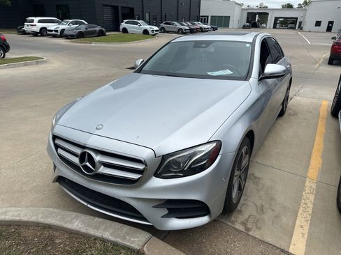 Certified 2017 Mercedes-Benz E 300 4MATIC image 1