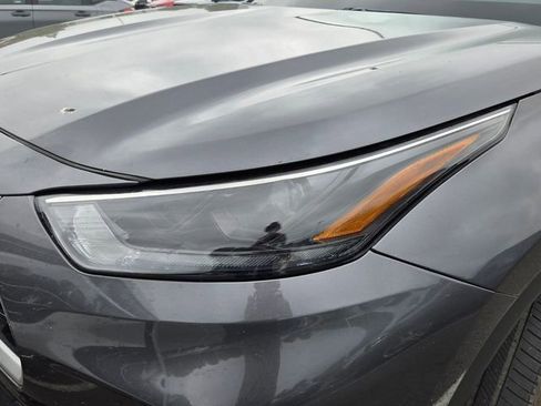 Used 2025 Toyota Highlander XLE AWD/4WD image 10