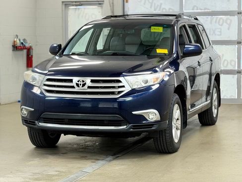 Used 2012 Toyota Highlander SE w/ Tow Pkg AWD/4WD image 3