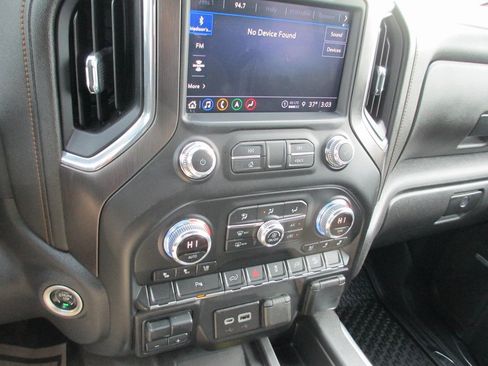 Certified 2022 GMC Sierra 1500 AT4 w/ AT4 Premium Package image 27