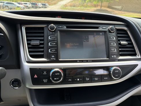 Used 2019 Toyota Highlander Limited Platinum image 28