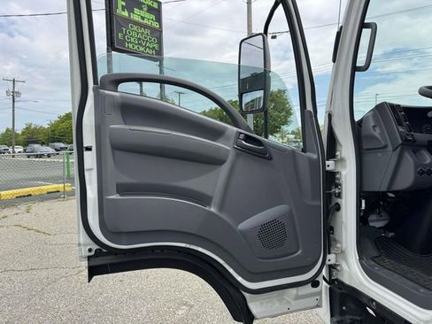 Used 2020 Isuzu NPR RWD image 22
