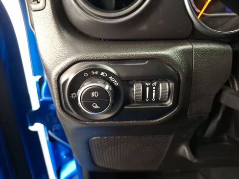 Used 2022 Jeep Gladiator Sport AWD/4WD image 17