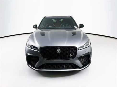 Certified 2024 Jaguar F-PACE SVR image 2