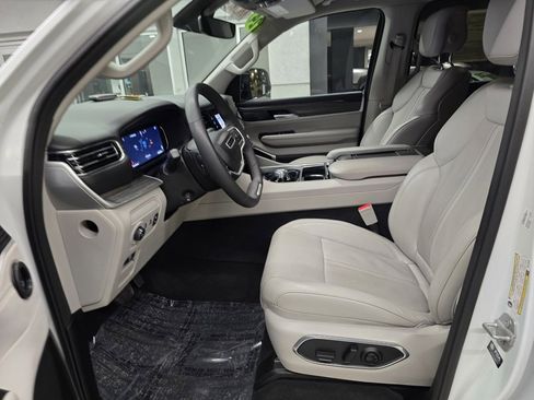 Used 2024 Jeep Wagoneer Series II w/ Flexible Seating Group image 17