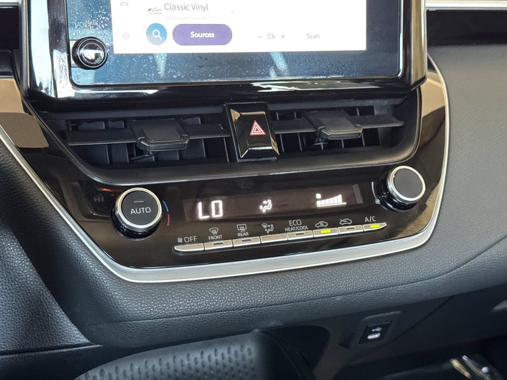 Used 2025 Toyota Corolla LE FWD image 18