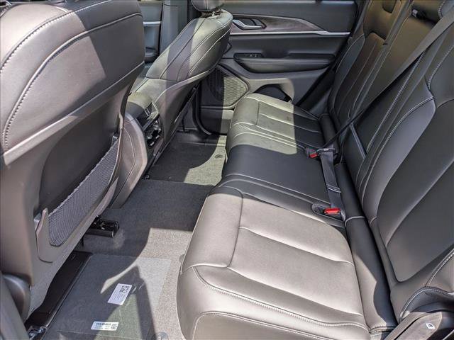 New 2026 Jeep Grand Cherokee Limited w/ Limited Altitude Package AWD/4WD image 17