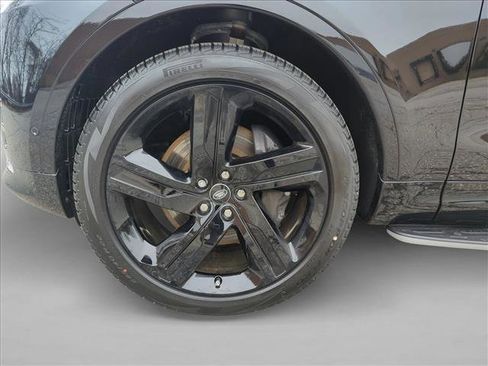 Used 2024 Land Rover Discovery Dynamic SE image 14