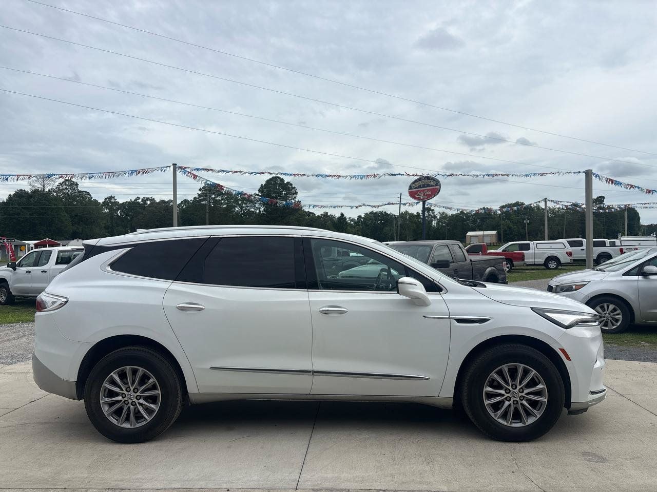 Used 2023 Buick Enclave Essence FWD image 4