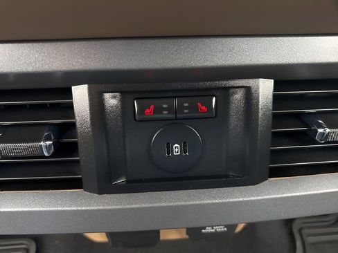 Used 2023 Ford F250 Lariat w/ Chrome Package image 13