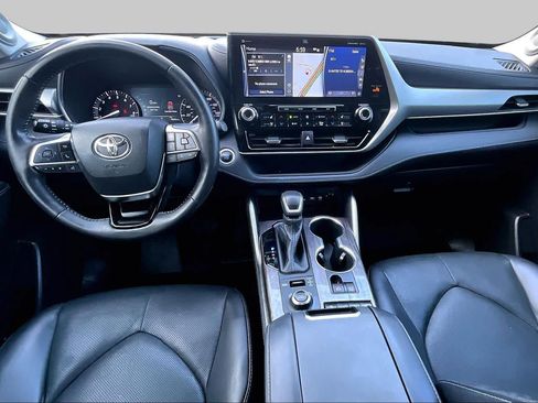 Used 2020 Toyota Highlander Platinum AWD/4WD image 16