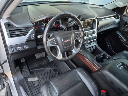 Used 2017 GMC Yukon XL SLT w/ Open Road Package AWD/4WD image 12