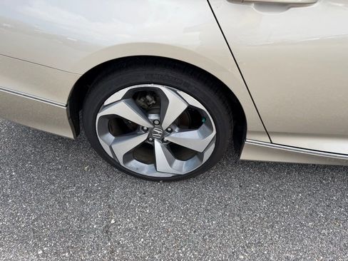 Used 2020 Honda Accord Touring image 5