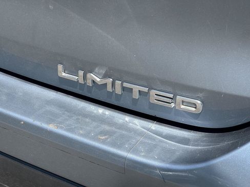 Used 2021 Toyota Highlander Limited FWD image 10