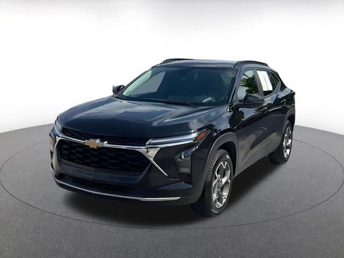 Used 2025 Chevrolet Trax LT w/ LT Convenience Package FWD image 6