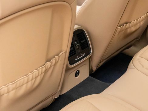 New 2026 Porsche Macan image 16