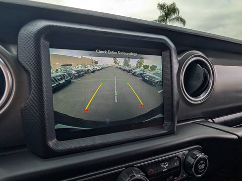 Used 2023 Jeep Wrangler Unlimited Rubicon 4xe AWD/4WD image 20