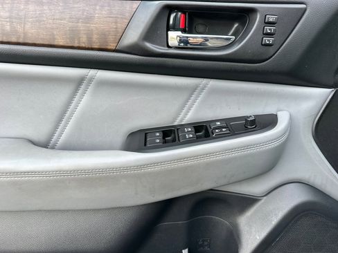 Used 2018 Subaru Outback 2.5i Limited image 11