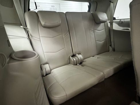 Used 2015 Cadillac Escalade Luxury image 18