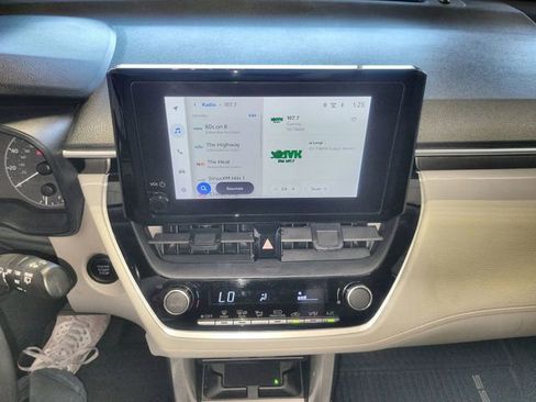 Used 2024 Toyota Corolla Cross LE FWD image 16