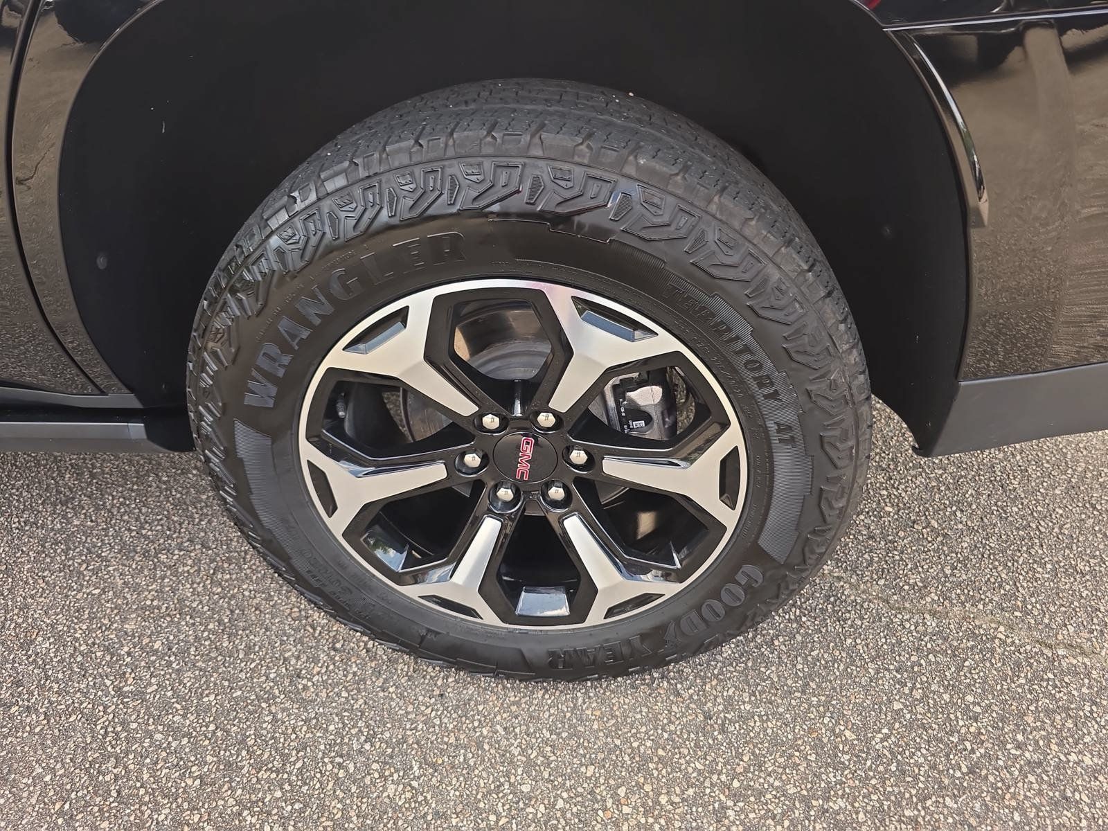 Used 2025 GMC Yukon AT4 w/ AT4 Premium Package AWD/4WD image 35