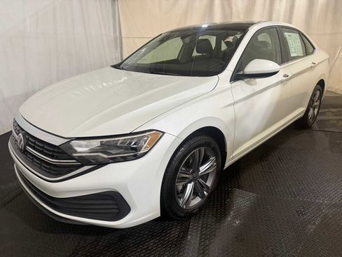 Certified 2023 Volkswagen Jetta SE image 6