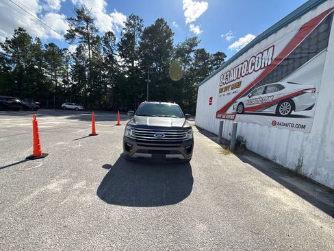 Used 2020 Ford Expedition XLT w/ Equipment Group 202A AWD/4WD image 3