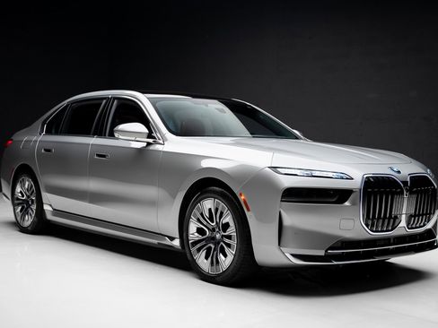 Used 2023 BMW i7 xDrive60 image 87