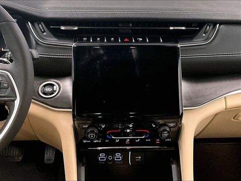 Used 2024 Jeep Grand Cherokee Limited AWD/4WD image 18