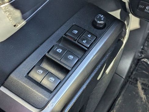 Used 2018 Toyota Tacoma SR5 image 18