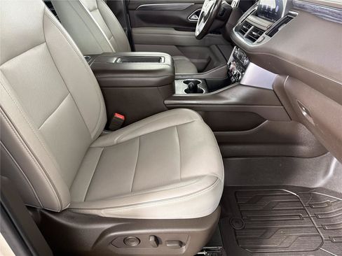 Certified 2021 GMC Yukon XL SLT w/ SLT Luxury Plus Package AWD/4WD image 11