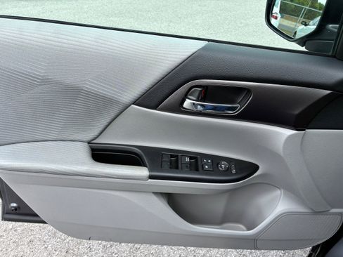 Used 2015 Honda Accord LX image 17