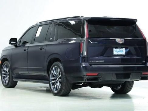 Used 2022 Cadillac Escalade ESV Sport Platinum AWD/4WD image 6