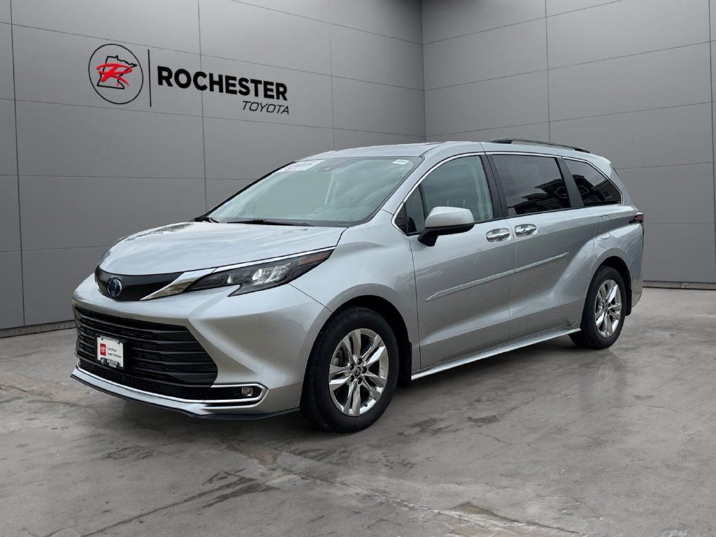 Used 2024 Toyota Sienna XLE w/ XLE Plus Package AWD/4WD image 7