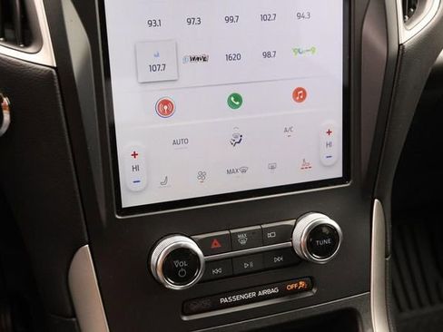 Certified 2024 Ford Edge SEL image 17