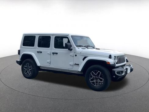 Used 2025 Jeep Wrangler Sahara image 2