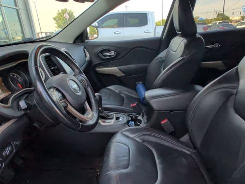 Used 2018 Jeep Cherokee Limited AWD/4WD image 6