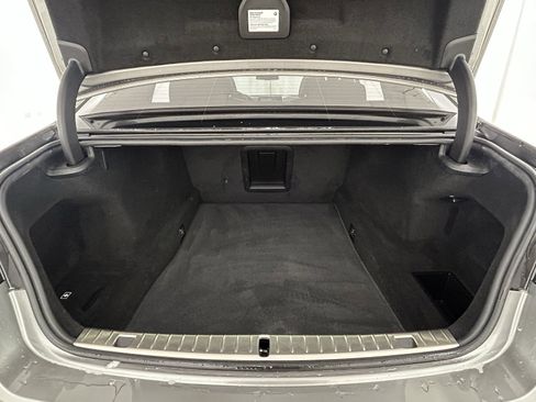 Used 2022 BMW 750i xDrive w/ Executive Package image 37