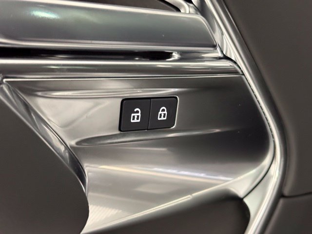 Used 2025 Land Rover Range Rover SE AWD/4WD image 24