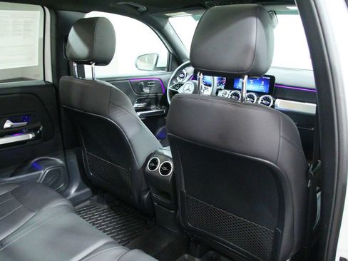 Used 2025 Mercedes-Benz GLB 250 4MATIC image 27