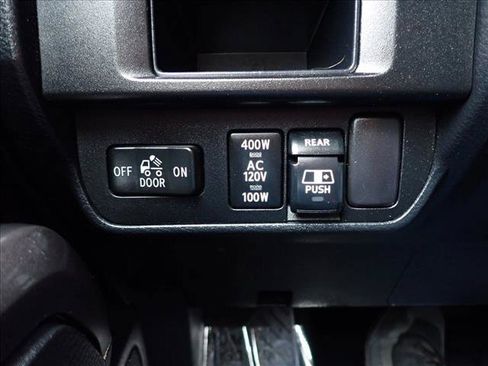 Used 2017 Toyota Tacoma TRD Off-Road w/ Premium & Technology Package AWD/4WD image 22